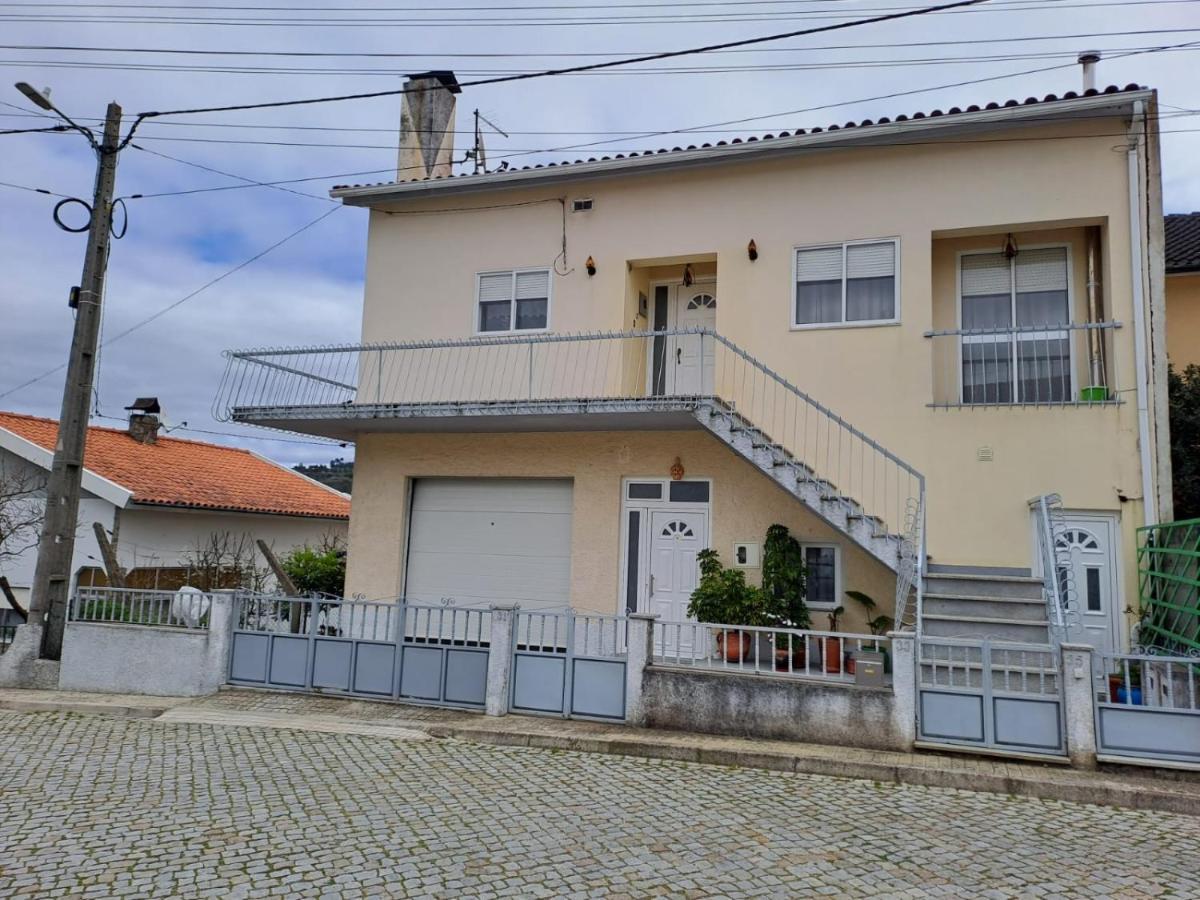 Hotel Vivenda Azevedo Celorico Da Beira Exterior foto